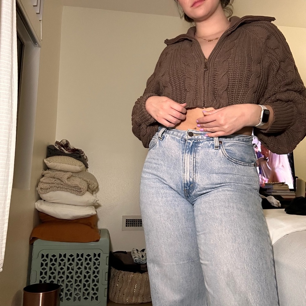 Grey Bandit cropped sweater